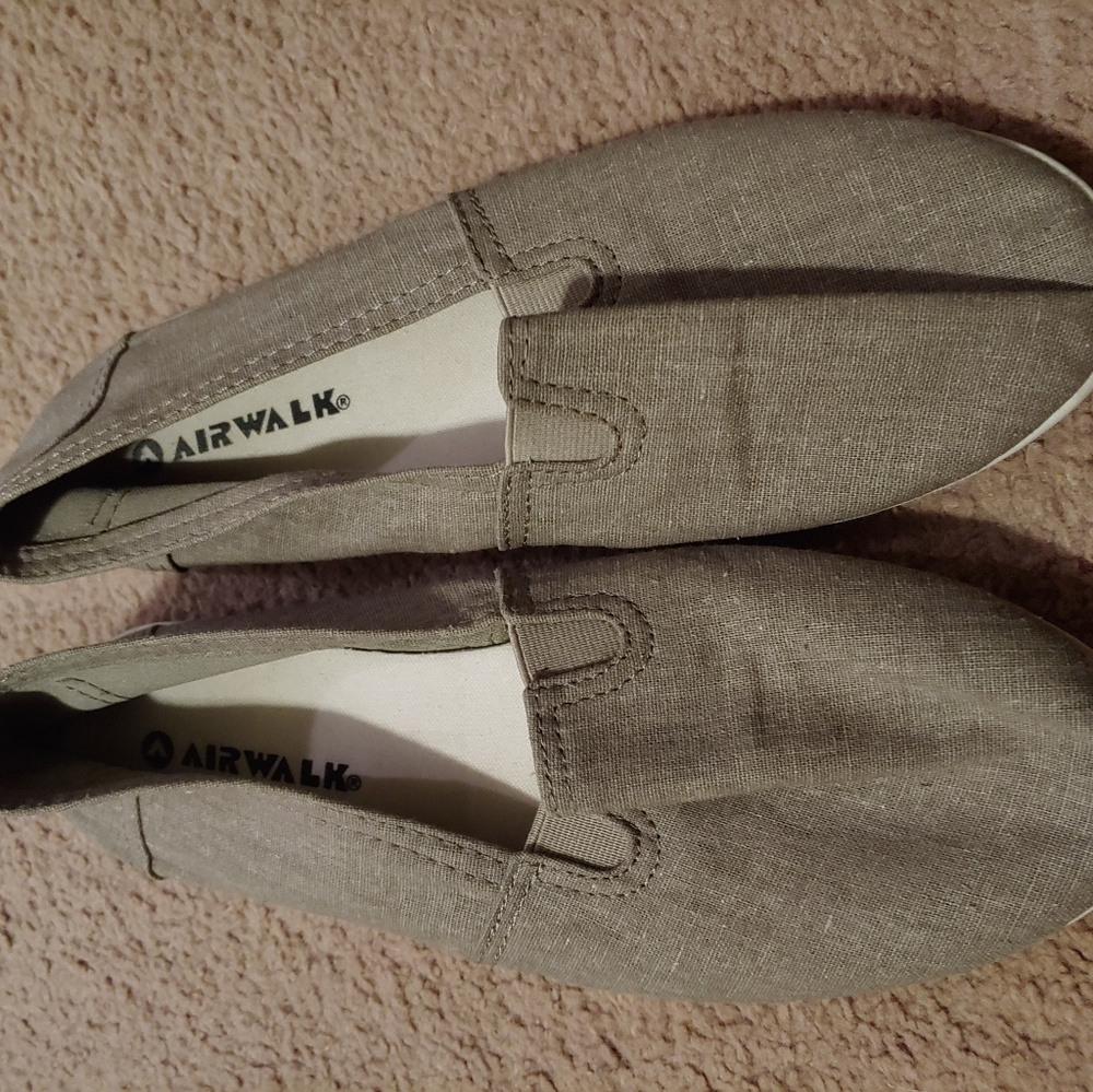Gray Airwalk Flats